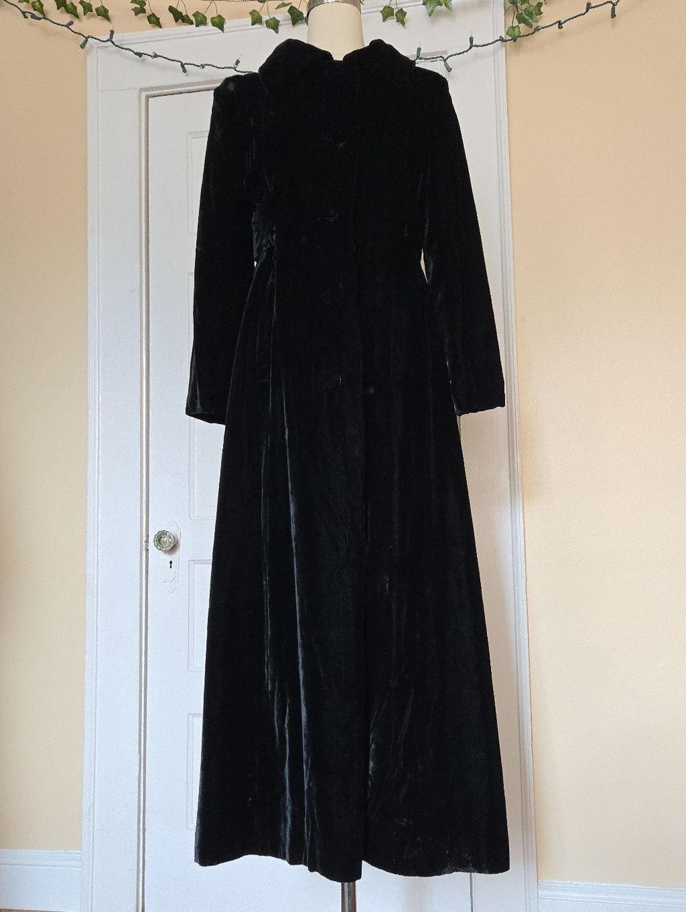 Vintage CandiWrap black velvet opera/duster coat ILGWU